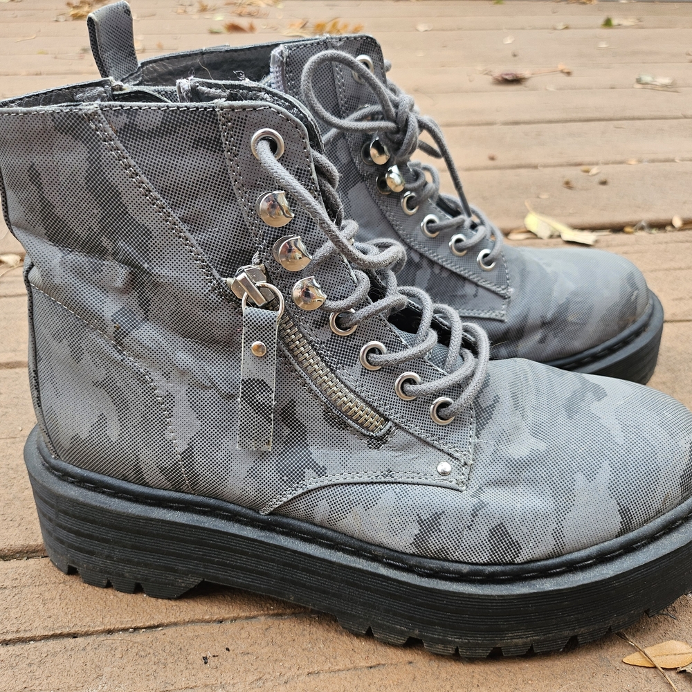 Madden Girl Silver Gray Reflective Camo Zip-Up Platform Ankle Boots